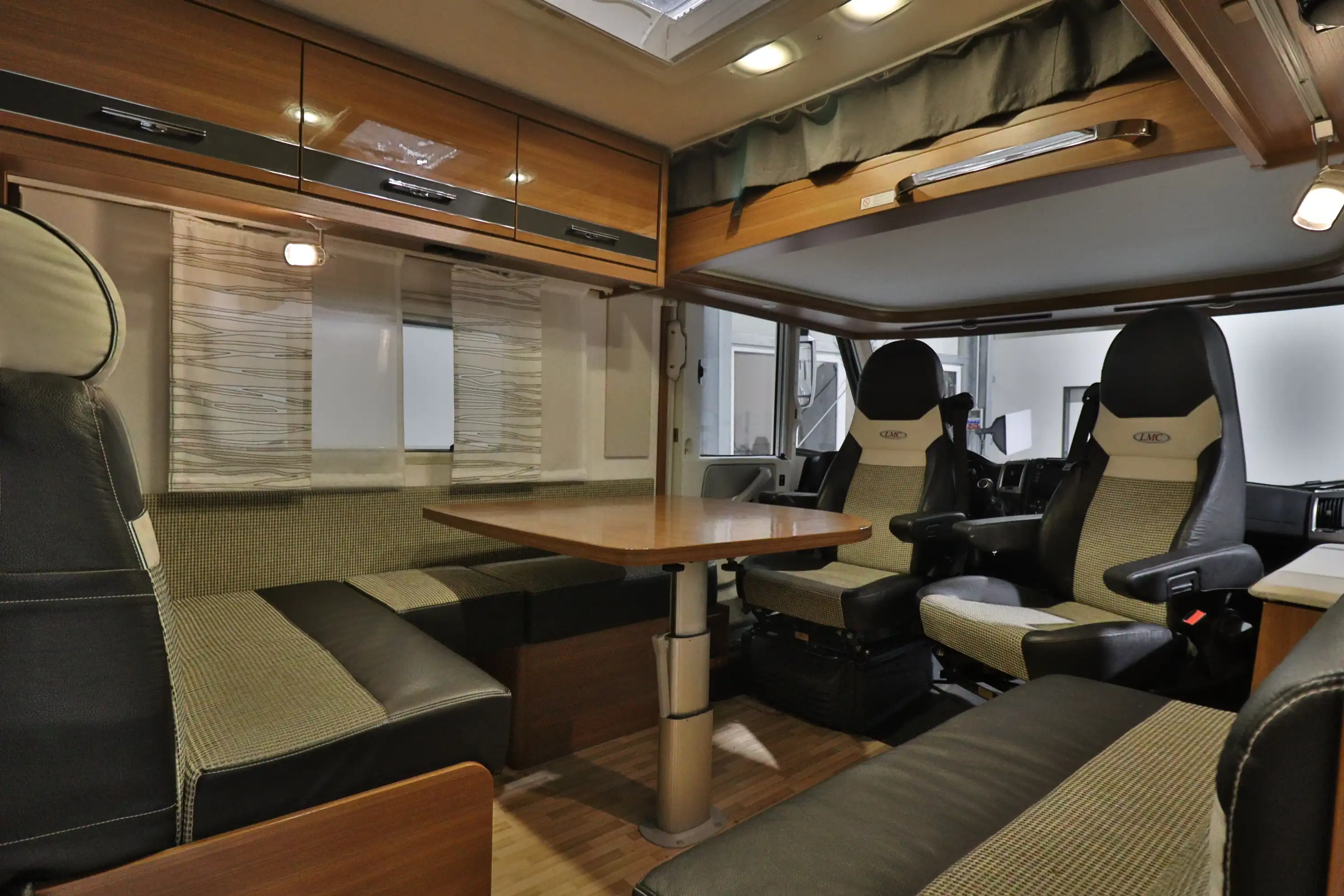 LMC Explorer I 585 Blackline 